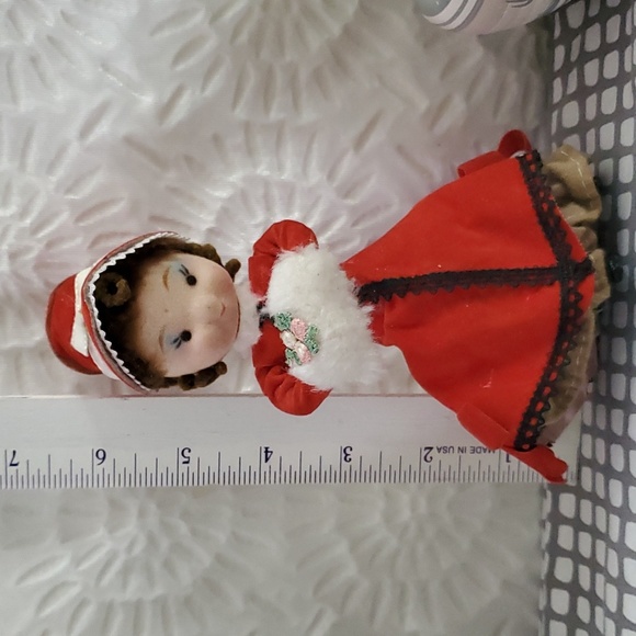 Vintage  Christmas Decor 50s Velvet Dressed Victorian Christmas Caroler - Picture 5 of 9